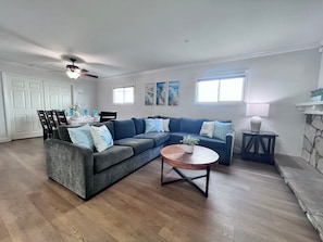 單棟房屋, 多張床, 可使用泳池, 泳池景 (Destination #13) | 客廳