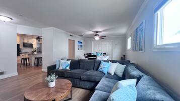 House, Multiple Beds, Pool Access, Pool View (Destination #13) | Living area