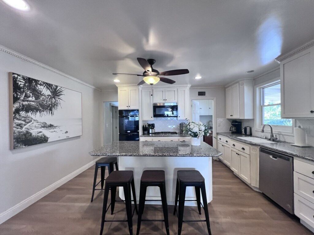 House, Multiple Beds, Pool Access, Pool View (Destination #13) | Private kitchen