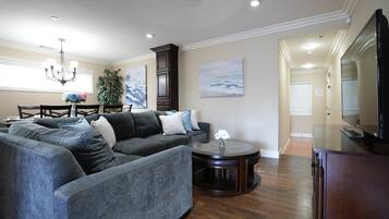 House, Multiple Beds, Pool Access, Pool View (Destination #14) | Living area