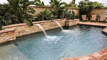 Piscina externa, piscina aquecida