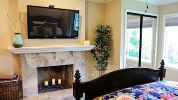 House, Multiple Beds, Pool Access, Pool View (Destination #10) | 4 bedrooms, bed sheets