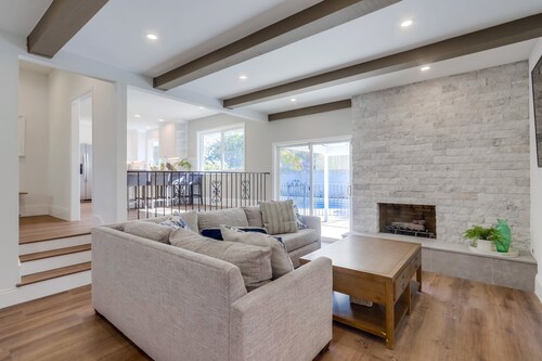 Gorgeous Upgraded 5 Bedroom & 3 Bath Home with pool