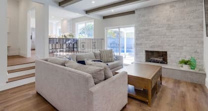 Gorgeous Upgraded 5 Bedroom & 3 Bath Home with pool