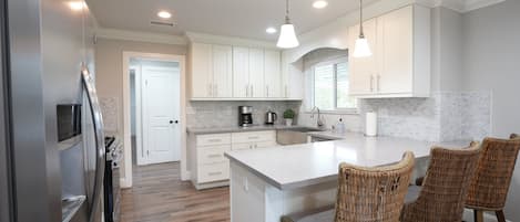 Talo, useita sänkyjä, pääsy uima-altaalle, näköala uima-altaalle (Destination #39) | Yksityinen keittiö | Kahvin-/teenkeitin, vedenkeitin