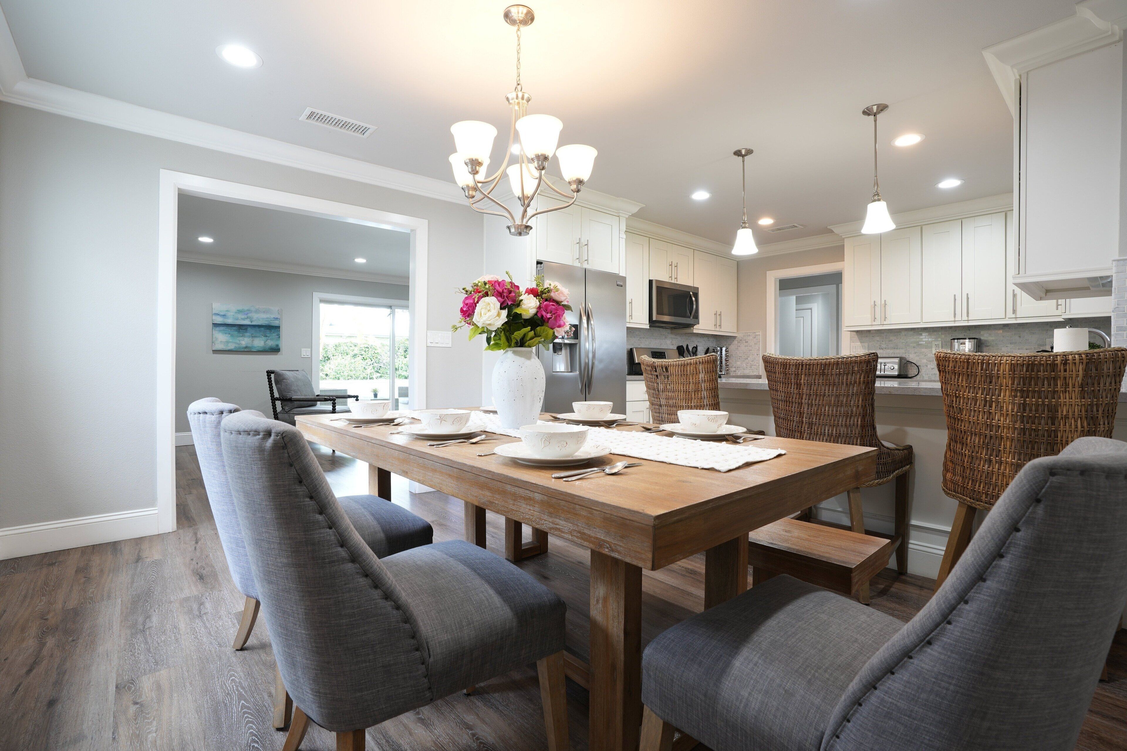 Nhà, nhiều giường, có thể sử dụng hồ bơi, quang cảnh hồ bơi (Destination #39) | Khu ăn uống