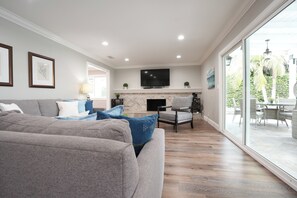 Living area - 4 bedroom, 3 bathrooms Pool Home (Orange)