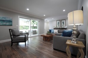 Living area - 4 bedroom, 3 bathrooms Pool Home (Orange)