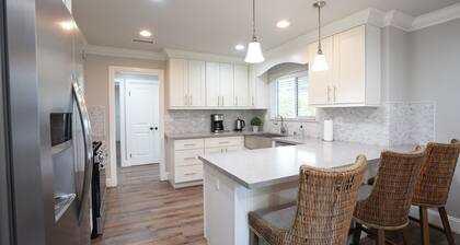 4 bedroom, 3 bathrooms Pool Home