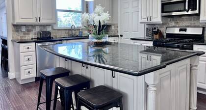 Stunning 5 Bedroom, 3 Bath Home 1/2 Mile Walk To Disney