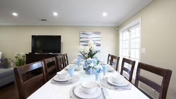 House, Multiple Beds, Pool Access, Pool View (Destination #22) | Dining