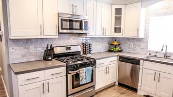 House, Multiple Beds, Kitchen, City View (Destination #37) | Private kitchen | Coffee/tea maker, electric kettle