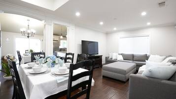 House, Multiple Beds, Pool Access, Pool View (Destination #27) | In-room dining