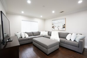 Rumah, Beberapa Tempat Tidur, akses ke kolam renang, pemandangan kolam renang (Destination #27) | Area keluarga