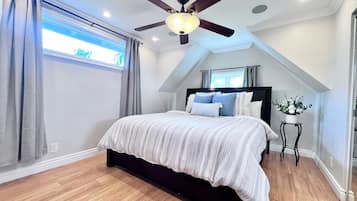 Nhà, nhiều giường, sân hiên, quang cảnh vườn (Destination #36) | 3 phòng ngủ, trang trí khác biệt