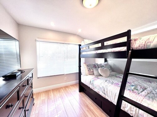 Cute 3 Bedroom 2 Bath Home Near Convention Center & Disney