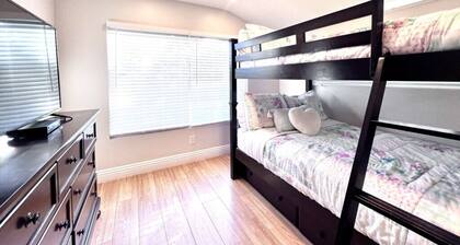Cute 3 Bedroom 2 Bath Home Near Convention Center & Disney