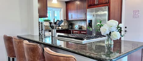 Casa, varias camas, patio, vista al jardín (Destination #36) | Cocina privada | Cafetera y tetera y tetera eléctrica