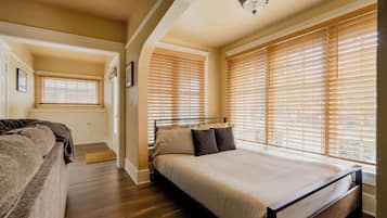 2 habitaciones, tabla de planchar con plancha, cuna de viaje y wifi