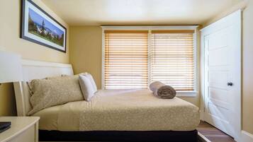 2 habitaciones, tabla de planchar con plancha, cuna de viaje y wifi