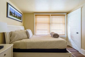 2 bedrooms, iron/ironing board, travel cot, WiFi