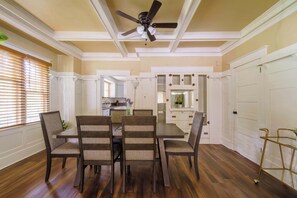 Dining - Heart of Hawthorne! Newly Remodeled, 99 Walk Score (Portland)