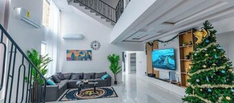 Superb 4-bedroom house in Accra with AC and Swimming Pool 