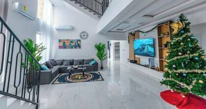 Superb 4-bedroom house in Accra with AC and Swimming Pool