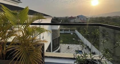 Superb 4-bedroom house in Accra with AC and Swimming Pool