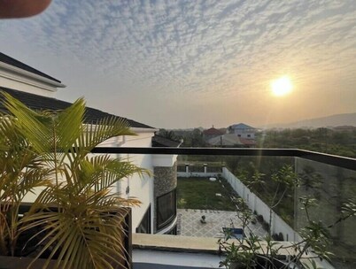 Superb 4-bedroom house in Accra with AC and Swimming Pool 