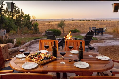 Serenity Vista Retreat-sleeps 8|EV|sauna|Hot Tub