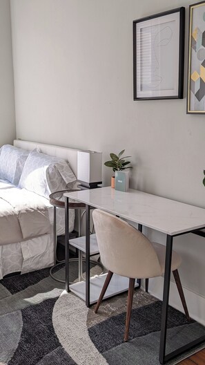 3 bedrooms, iron/ironing board, WiFi, bed sheets - Mellow ☮ BnB, a NEW 3/1.5 in Victorian District (Savannah)