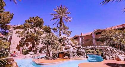 1 minute to the strip 3BR / 2BA, pool jacuzi gym in fabulous Las Vegas,
