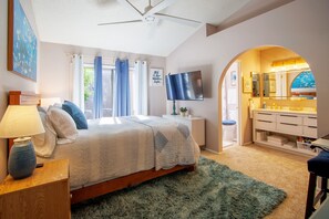 3 bedrooms, desk, iron/ironing board, free WiFi - Single-level 3BD 2BTH home w/HotTub, WiFi, 4 Smart TVs (Mesa)