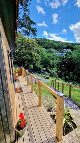 Relaxing, peaceful and tranquil.
Dedicated Private off road parking.