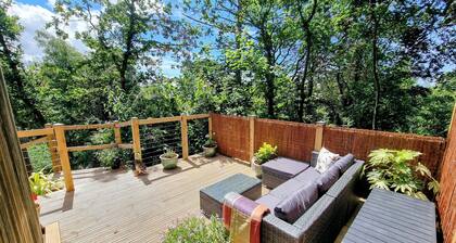 Relaxing, peaceful and tranquil.
Dedicated Private off road parking.