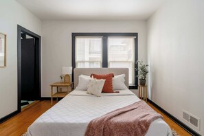 1 bedroom, iron/ironing board, travel cot, WiFi