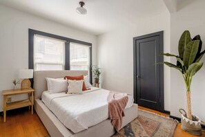 1 غرفة نوم ومكواة/لوح كي وسرير سفر وواي فاي