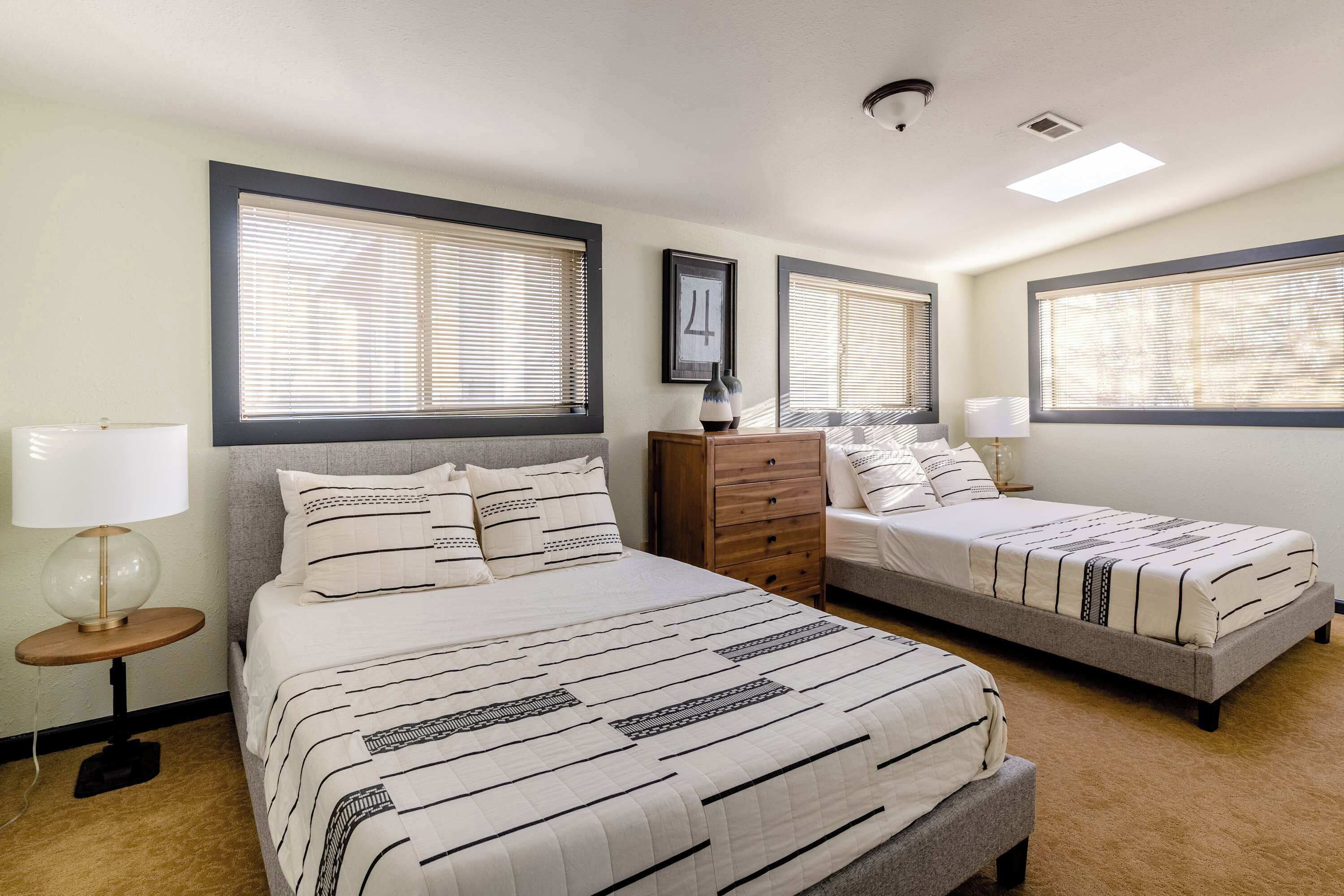 2 soverom, strykejern/-brett, reiseseng for barn og wi-fi