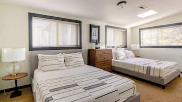 2 soverom, strykejern/-brett, reiseseng for barn og wi-fi