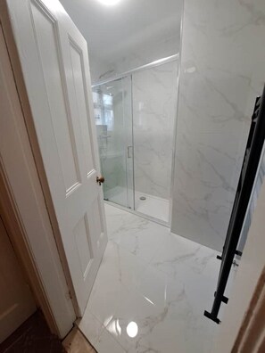 Towels - No 16 Bus direct from the Airport to the our home (Dublin)