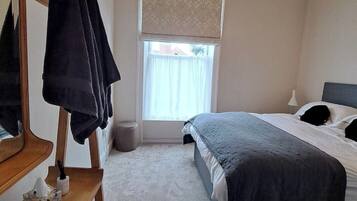 1 bedroom, bed sheets