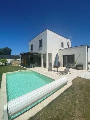 Outdoor pool - La Bella Vita (Nîmes)