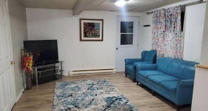 Charming little 3 and 1/2 located close to everything