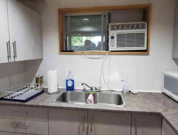 Microwave, oven, stovetop, coffee/tea maker