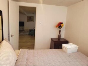 1 bedroom, desk, iron/ironing board, WiFi