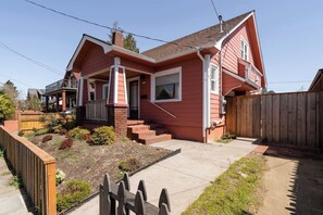 Exterior - The Tiny Farmhouse on Alberta (Portland)