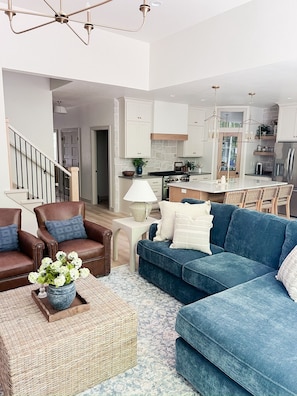 Smart-TV, Kamin, Bücher