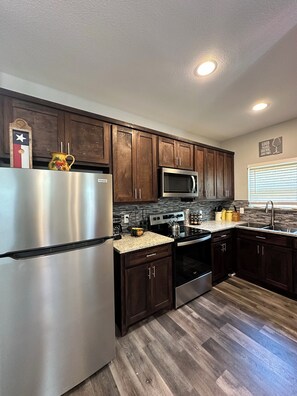 Micro-ondes, four, plaque de cuisson