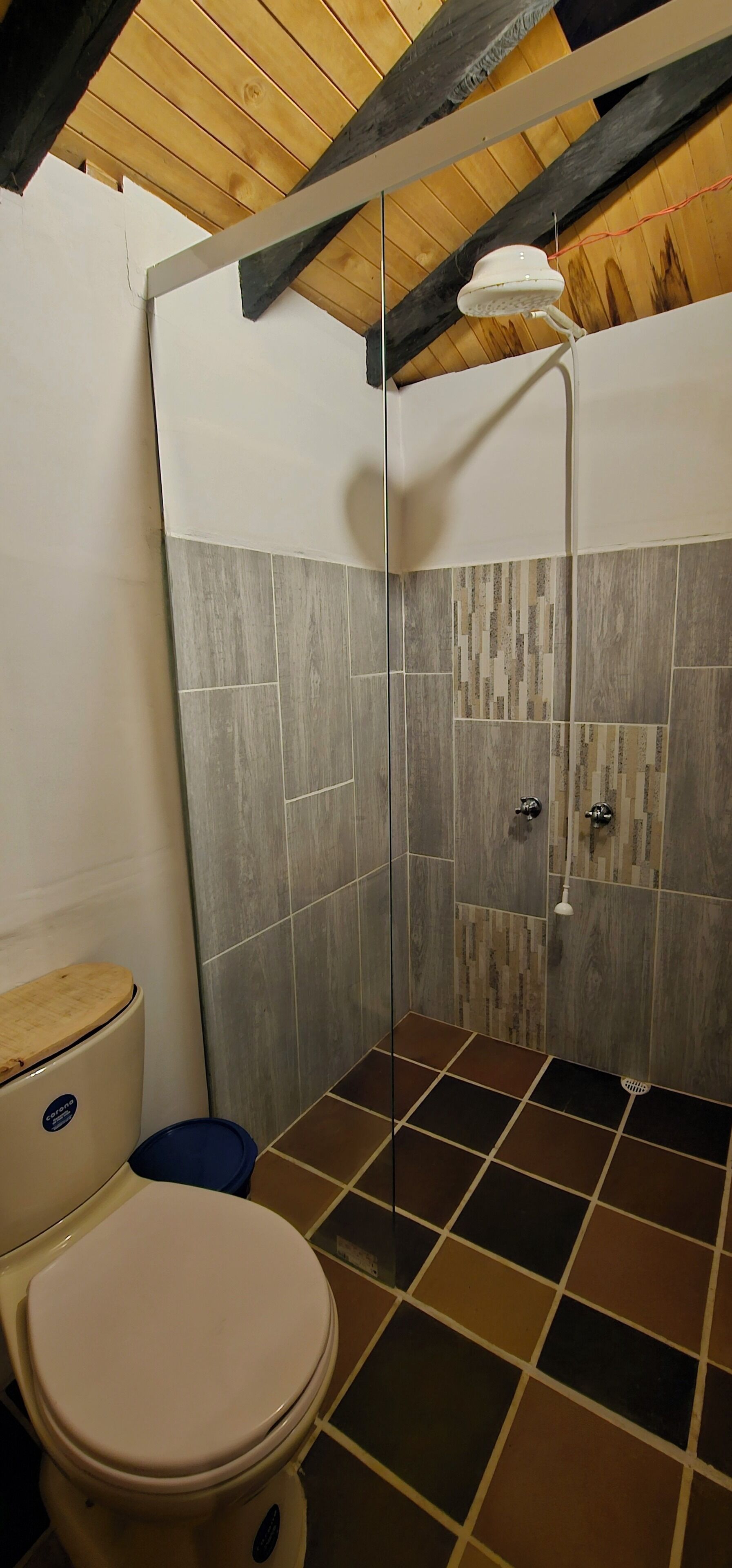 Traditionele chalet, 1 tweepersoonsbed, uitzicht op stad, uitzicht op gebergte | Badkamer